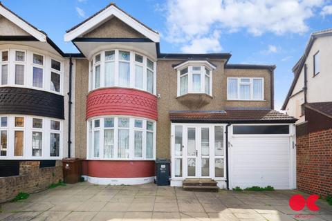 5 bedroom end of terrace house for sale, Westrow Drive, Barking IG11