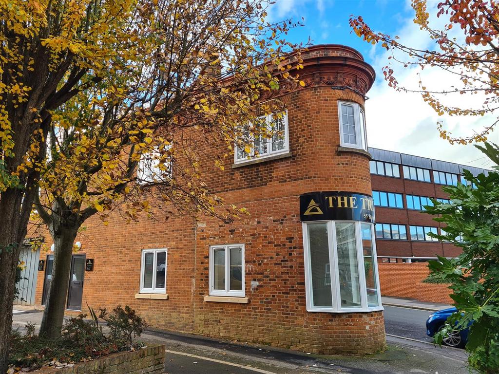 The Triangle, Aldershot 1 bed flat - £1,000 pcm (£231 pw)