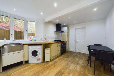 1 bedroom in a house share to rent, Wightman Road, London