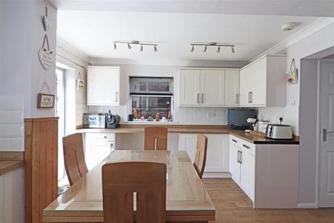 5 bedroom semi-detached house for sale, Green Lane, Redhill