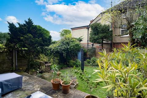 3 bedroom terraced house for sale, Latimer Road, Barnet EN5