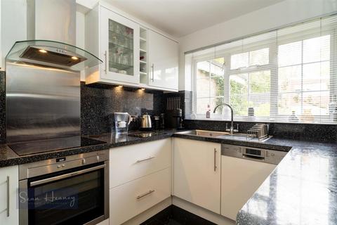 Springfield Latimer Road, Barnet, EN5 5NF