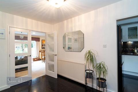 Springfield Latimer Road, Barnet, EN5 5NF