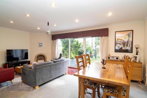 Springfield Latimer Road, Barnet, EN5 5NF