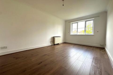 1 bedroom flat to rent, Gladesmere Court, Watford WD24