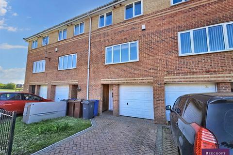 3 bedroom townhouse for sale, Beechlea, Thurnscoe, Rotherham