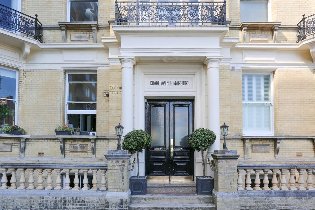 Grand Avenue, Hove 1 bed flat to rent £1,250 pcm (£288 pw)