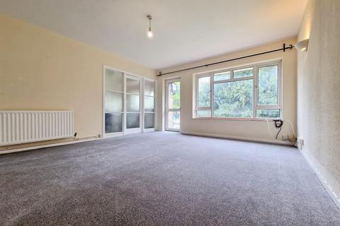 2 bedroom flat to rent, Lynton Court Cedar Road Sutton Surrey
