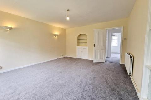 2 bedroom flat to rent, Lynton Court Cedar Road Sutton Surrey