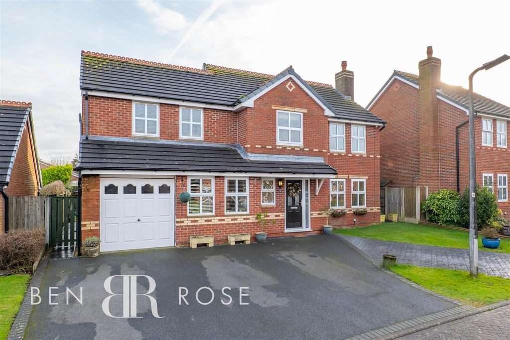 Hambleton Close, Preston PR4 4 bed detached house for sale £414,950
