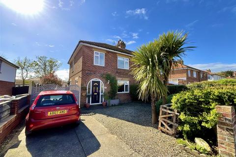 3 bedroom semi-detached house for sale, Willow Garth, Scarborough