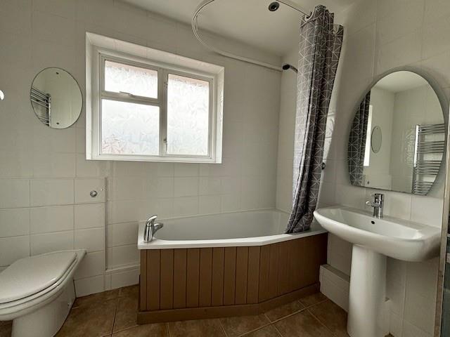 Bathroom 1.jpg