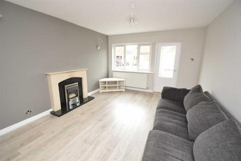 2 bedroom house to rent, Treen Close, Macclesfield