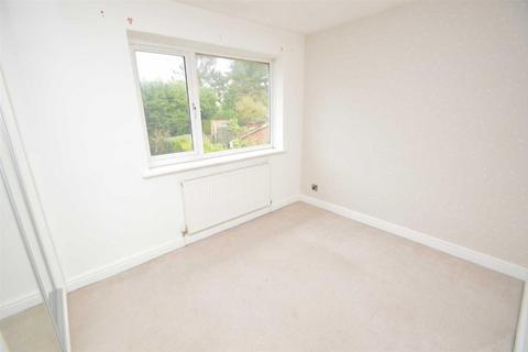 2 bedroom house to rent, Treen Close, Macclesfield