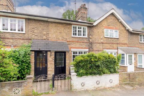 3 bedroom house to rent, Manor Cottages Approach, East Finchley