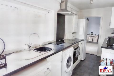 6 Ansdell Road, Bentley, Doncaster, DN5 0ET