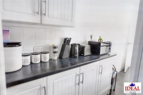 6 Ansdell Road, Bentley, Doncaster, DN5 0ET