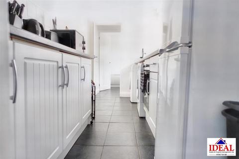 6 Ansdell Road, Bentley, Doncaster, DN5 0ET