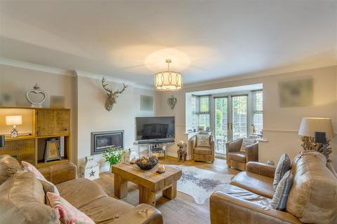 4 bedroom detached house for sale, Edensor Drive, Belper DE56