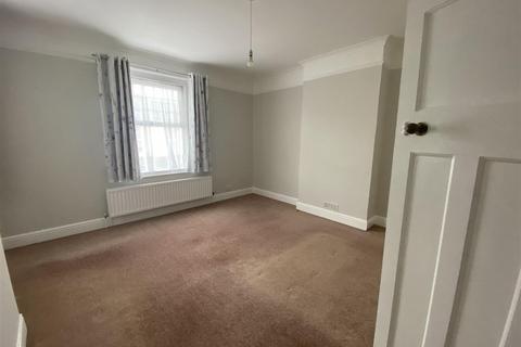 2 bedroom flat to rent, Westhill Road, Torquay TQ1