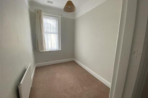 2 bedroom flat to rent, Westhill Road, Torquay TQ1
