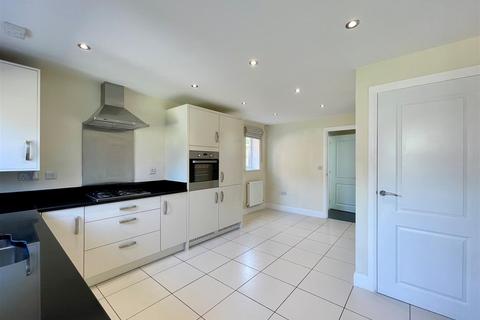 4 bedroom detached house to rent, Wootton Close, Knowle, Solihull