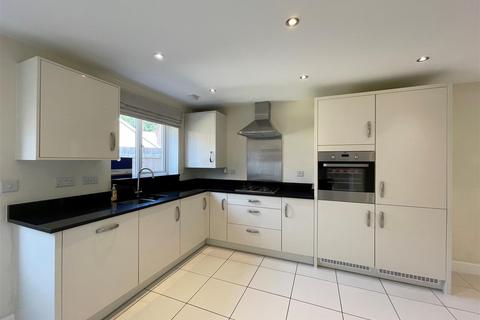 4 bedroom detached house to rent, Wootton Close, Knowle, Solihull