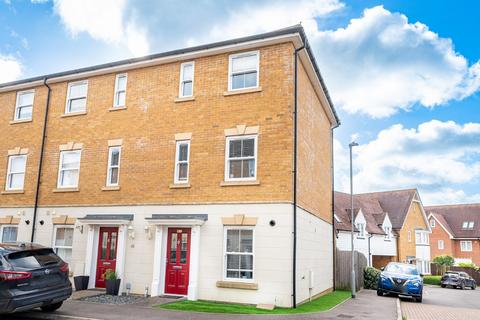 3 bedroom end of terrace house for sale, Almond Road, Dunmow