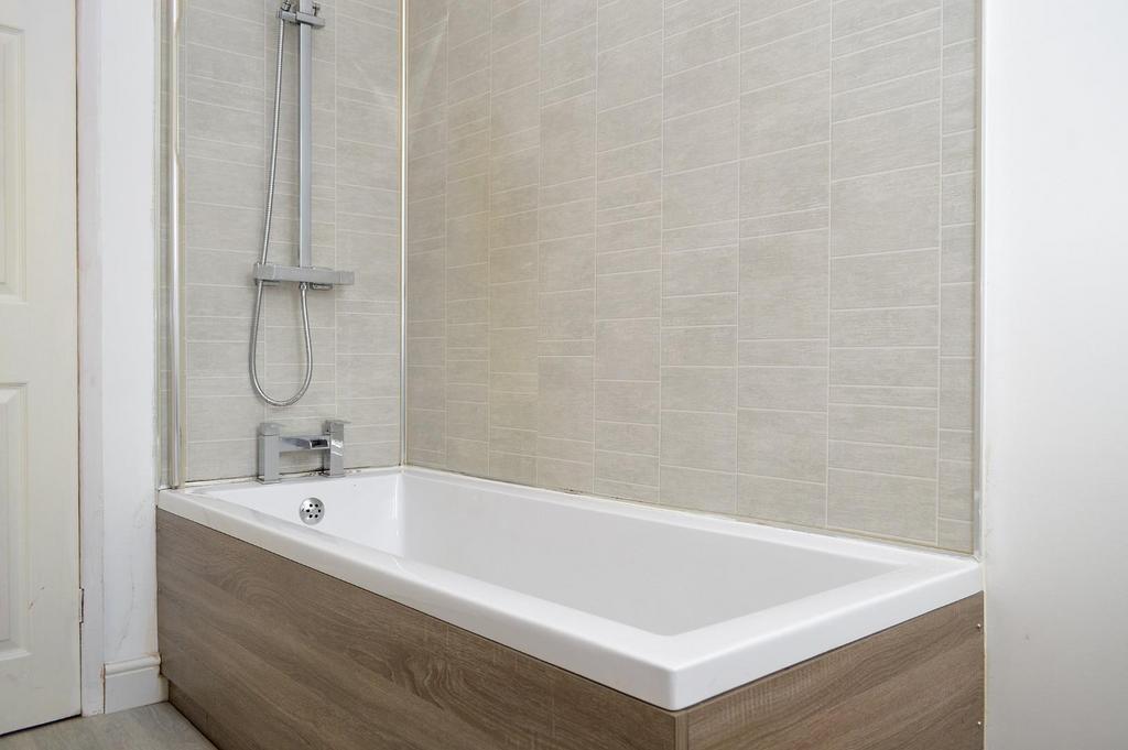Bathroom..JPG