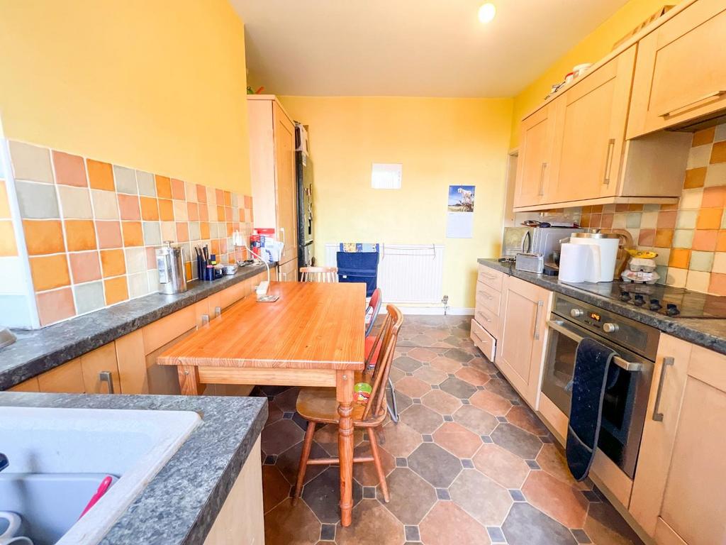 Kitchen/ Dining Room