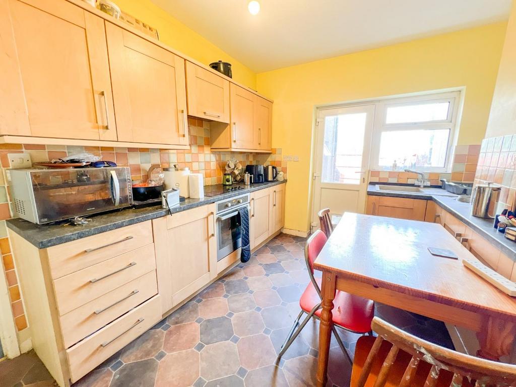 Kitchen/ Dining Room