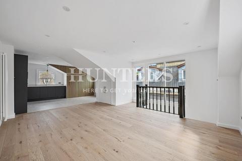 3 bedroom apartment for sale, Priory Terrace, London