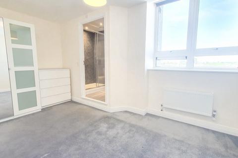 2 bedroom apartment to rent, Skyline House, Stevenage