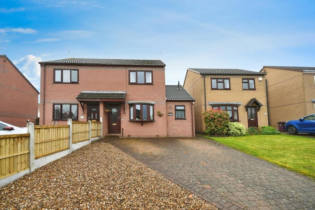 Tansley Road, North Wingfield... 2 bed semidetached house for sale £