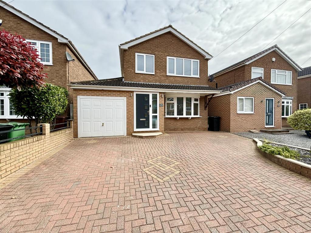 Whitehouse Avenue, Great Preston, Leeds 3 bed detached house for sale