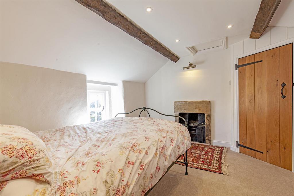 Bedroom 1-1.jpg