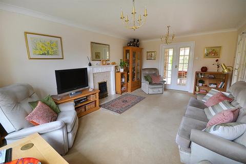 4 bedroom detached house for sale, Covent Gardens, Upper Saxondale, Nottingham