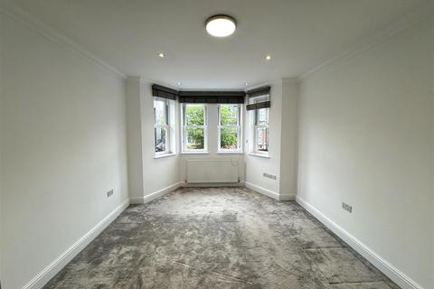 4 bedroom detached house to rent, Gainsborough Road, North Finchley, N12