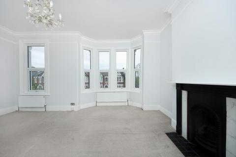 2 bedroom flat for sale, Bradley Gardens, West Ealing