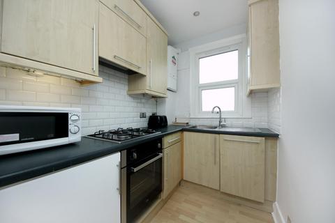 2 bedroom flat for sale, Bradley Gardens, West Ealing