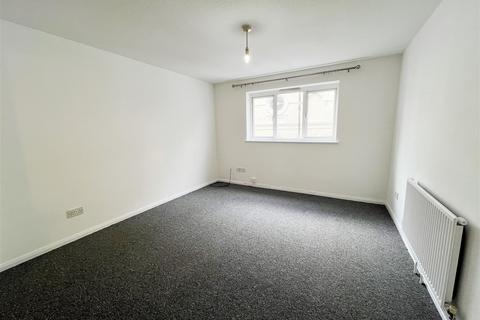 1 bedroom flat to rent, High Street, Ryde, PO33 2RJ
