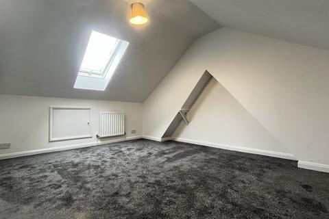 4 bedroom terraced house to rent, Reading Road, Sutton SM1