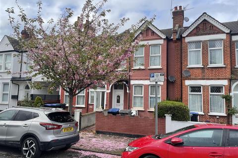 4 bedroom terraced house to rent, Parkfield Road, Willesden