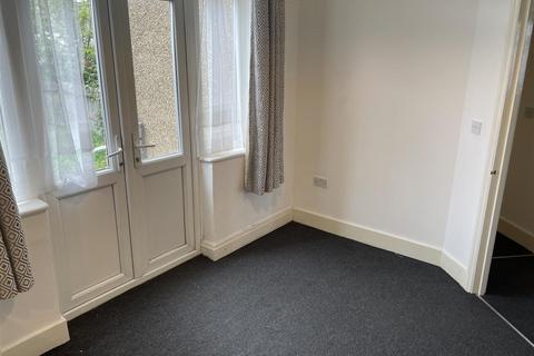2 bedroom flat to rent, The Rise, London