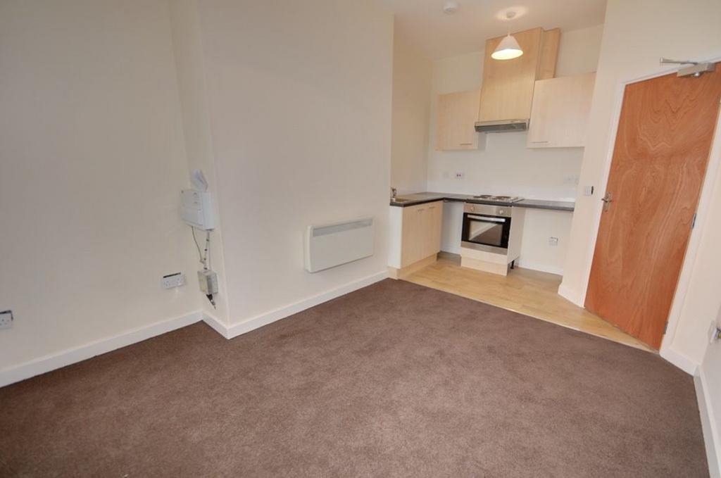 Carlton Street, Castleford, WF10 1 bed apartment to rent £450 pcm (£