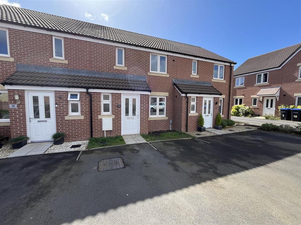Bryant Close, Chippenham 3 bed terraced house for sale £300,000