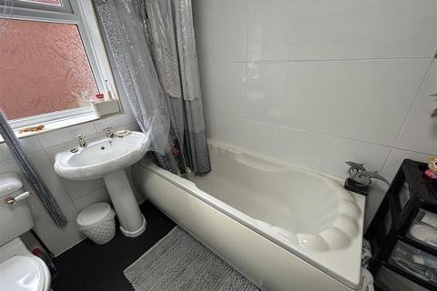 15 Birch Drive, Lees, Oldham, OL4 5DX
