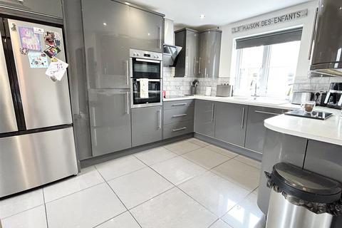 30 Hadfield Drive, Black Notley, Braintree, CM77 8XW
