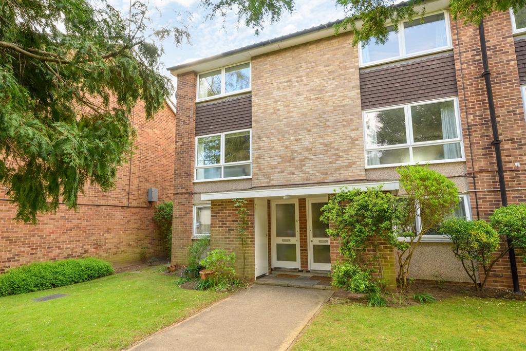 Priory Close, WaltononThames, KT12 2 bed apartment for sale £350,000