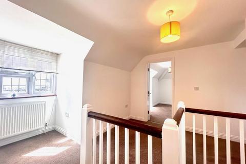2 bedroom flat to rent, East Street, Folkestone